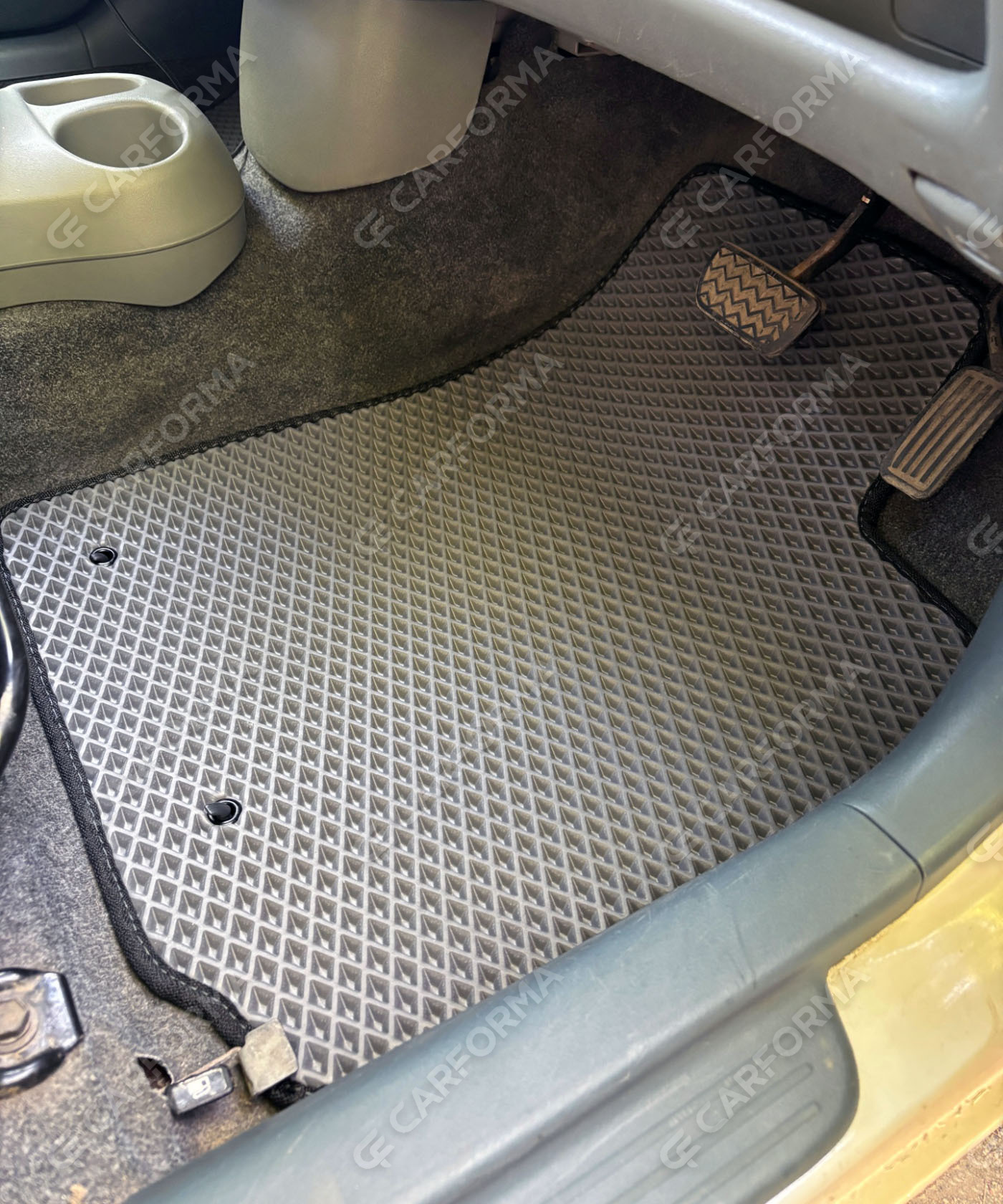 Коврики на Toyota Vitz I 1998&nbsp;-&nbsp;2005 в Барнауле