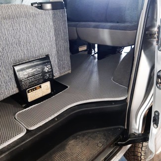 Коврики на Mitsubishi Delica 4 1994 - 2007 в Барнауле