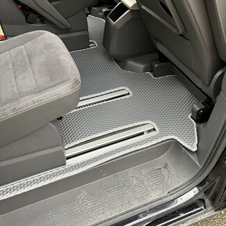 Ворсовые коврики на Volkswagen Multivan (T7) 2021 - 2026 в Барнауле Ворсовые коврики на Volkswagen Multivan (T7) 2021 - 2026 в Барнауле