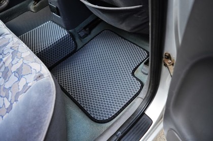 Ворсовые коврики на Toyota Avensis I 1997 - 2002 в Барнауле