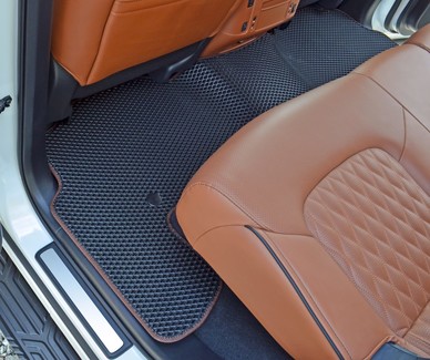 Ворсовые коврики на Infiniti QX56 II 2010 - 2014 в Барнауле