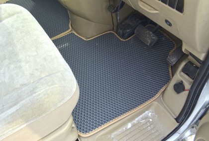 Ворсовые коврики на Nissan Serena (C24) 1999 - 2005 в Барнауле