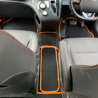 Коврики на Toyota Sienta II 2015 - 2022 в Барнауле