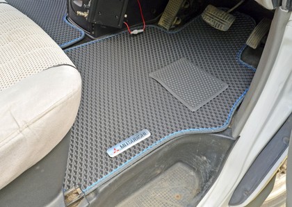 Коврики на Mitsubishi Delica 4 1994 - 2007 в Барнауле