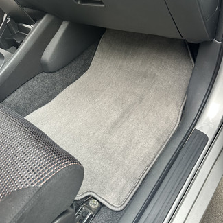 Ворсовые коврики на Nissan Tiida (C11) 2004 - 2014 в Барнауле