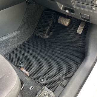Ворсовые коврики на Toyota Yaris IV 2019 - 2025 в Барнауле