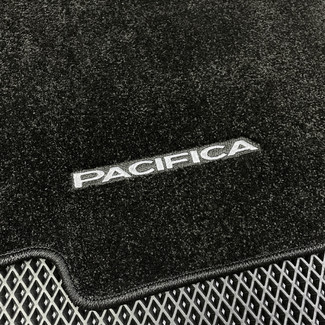 Ворсовые коврики на Chrysler Pacifica II 2016 - 2025 в Барнауле