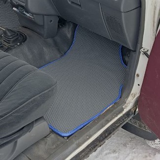 Ворсовые коврики на Toyota Hilux V 1988 - 1997 в Барнауле