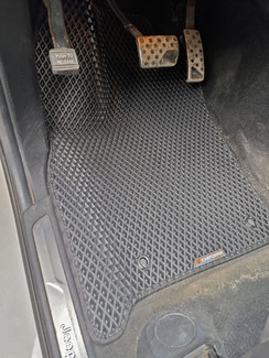 Коврики на Jeep Grand Cherokee (WK2) 2010 - 2022 в Барнауле