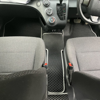 Коврики на Toyota Sienta II 2015 - 2022 в Барнауле