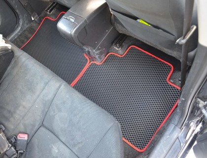 Ворсовые коврики на Toyota Yaris II 2005 - 2011 в Барнауле