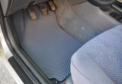 Ворсовые коврики на Toyota Avensis I 1997 - 2002 в Барнауле
