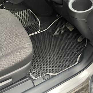 Коврики на Toyota Sienta II 2015 - 2022 в Барнауле