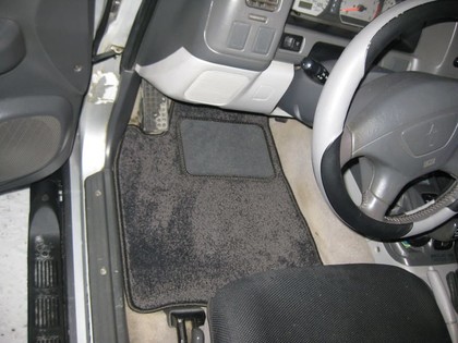 Ворсовые коврики на Mitsubishi Pajero Sport I 1998 - 2009 в Барнауле