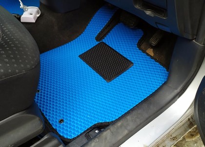 Ворсовые коврики на Toyota Ractis I 2005 - 2010 в Барнауле