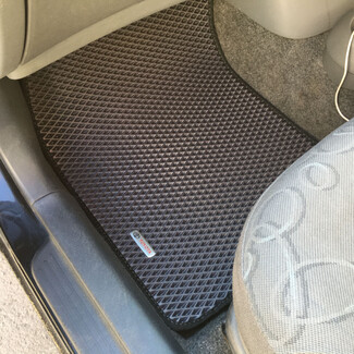 Коврики на Toyota Vitz I 1998 - 2005 в Барнауле Коврики на Toyota Vitz I 1998 - 2005 в Барнауле